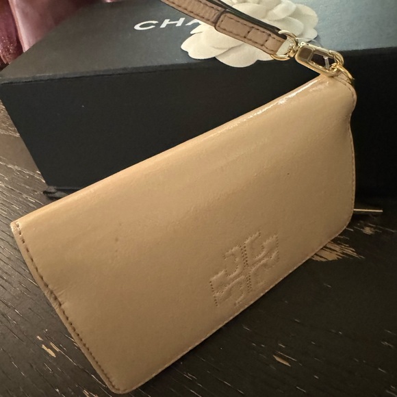 Tory Burch Cream Leather Wallet Clutch - Picture 3 of 6